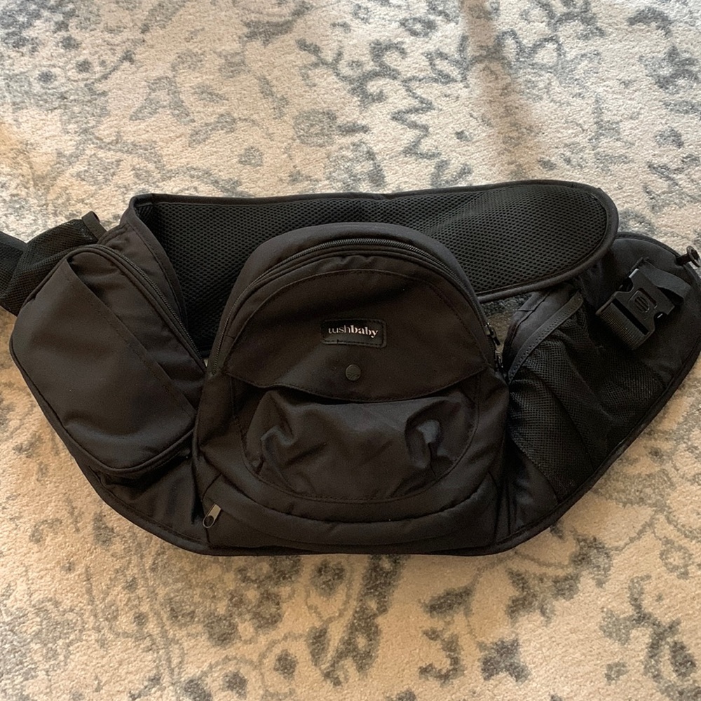 Tushbaby Carrier BLACK Babies And Toddlers.